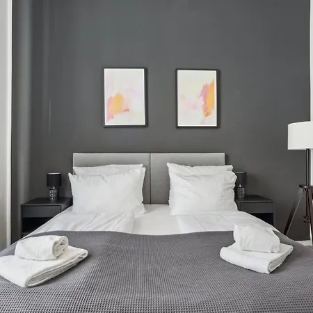 Shiny Homes - Modern & Cozy In Mitte Apartment